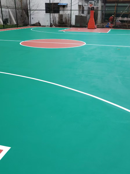 伊春 球场长期使用易出现地面开裂